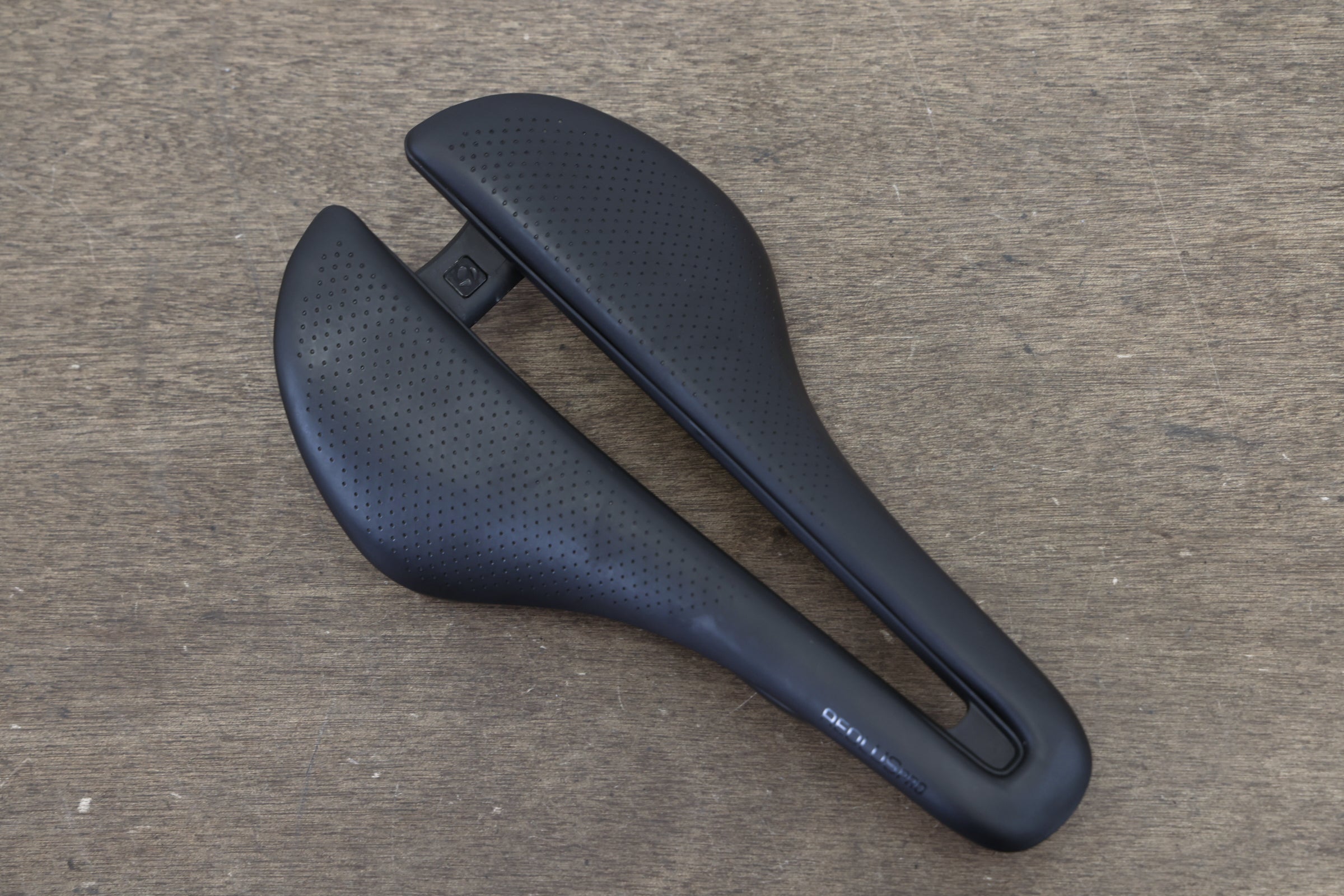145mm Bontrager Aeolus Pro Carbon Rail Road Saddle 167g – Elevate