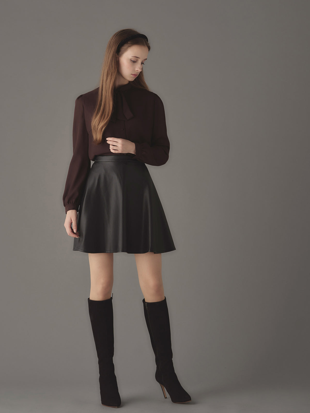 Fake leather flare mini skirt | EmiriaWiz公式オンラインストア