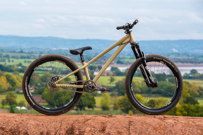 Bike Check: Finley Davies' Commencal Absolut 24