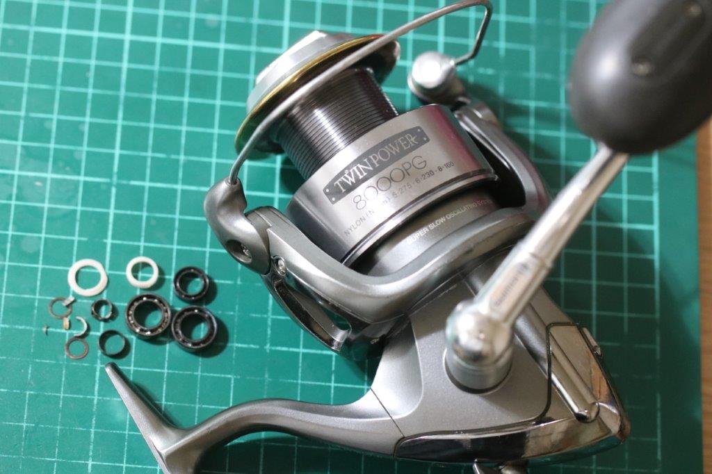 オーバーホール依頼 02ツインパワー 8000PG バラバラのリールを