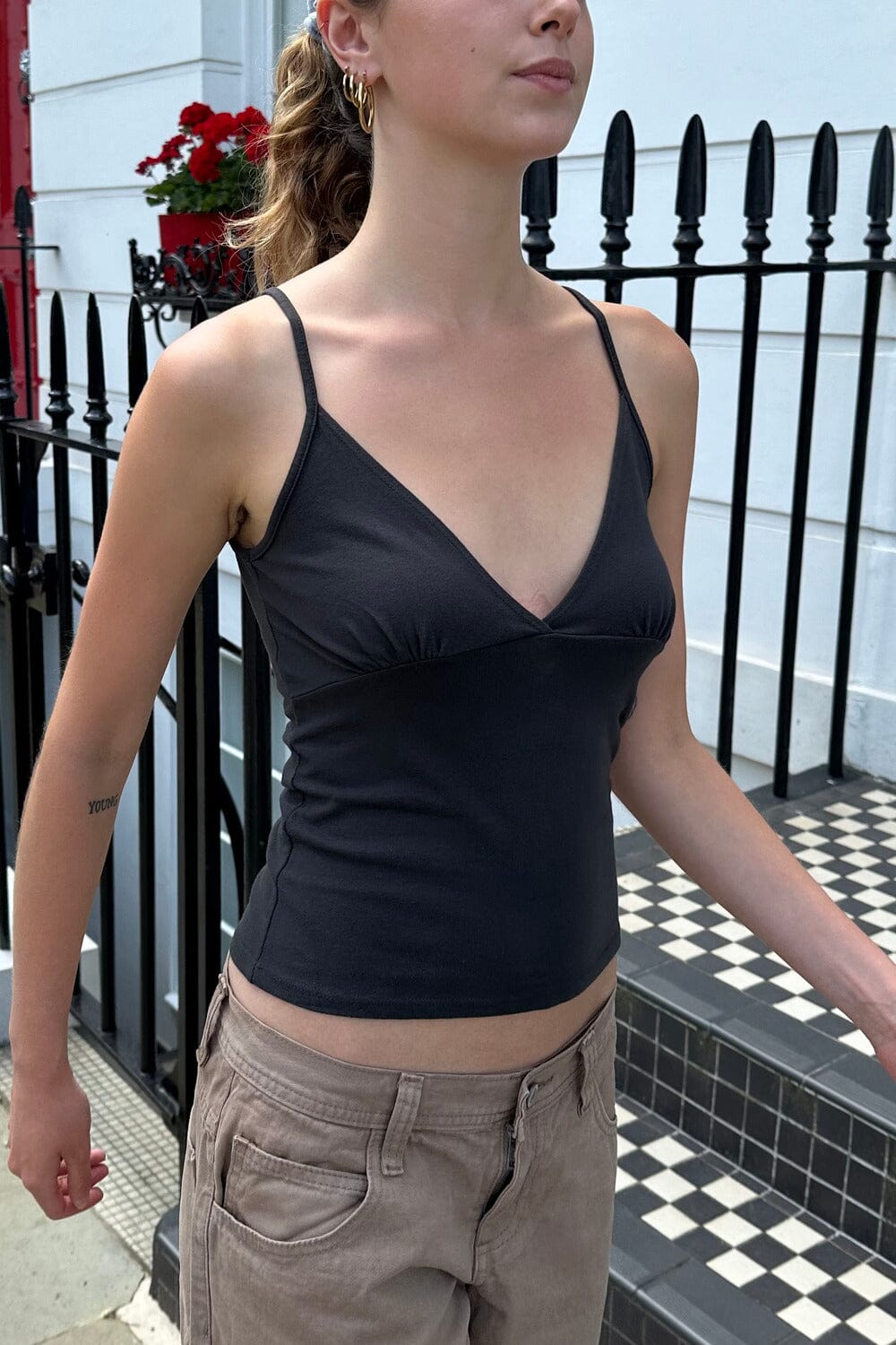 Victoria V-Neck Tank – Brandy Melville Europe