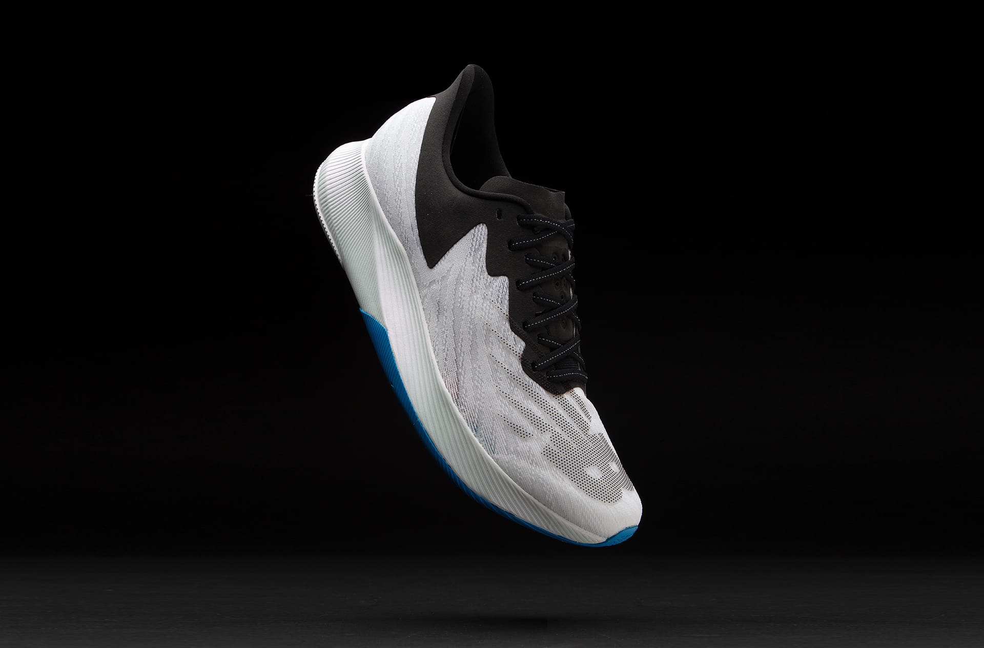 ニューバランスのカーボンプレートシューズ「FuelCell TC