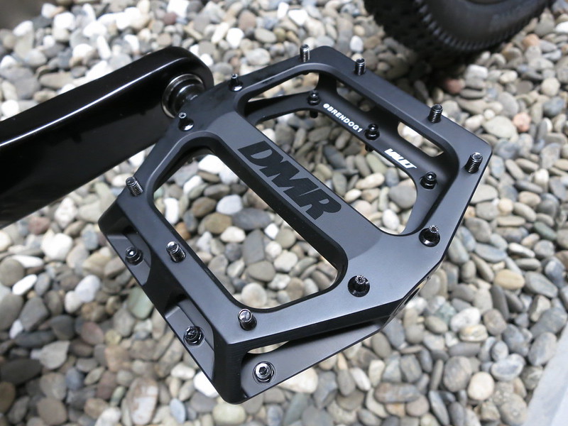 マウンテンバイクやグラベルロードにもオススメのペダル！DMR