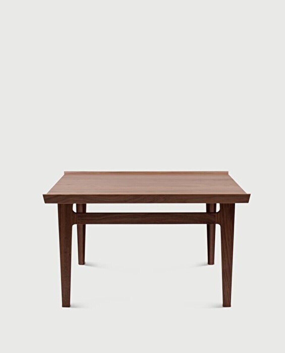 フィン・ユールらしい自由な発想のサイドテーブル『500 Couch Table