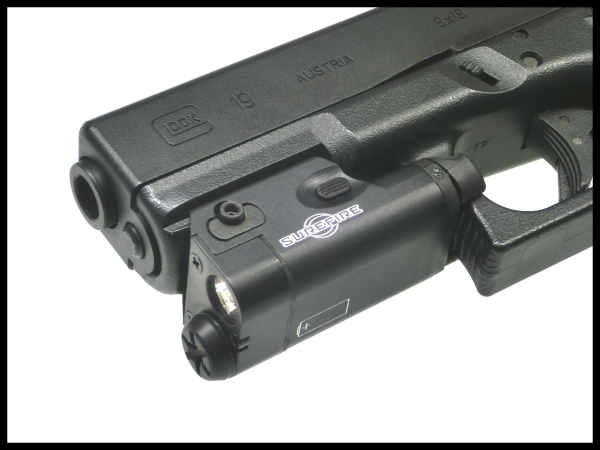 SUREFIRE : 本体 XC1-B ULTRA-COMPACT LED ピストルライト 300ルーメン