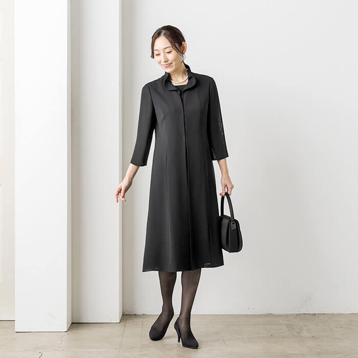 美しいフリルカラーの夏ワンピース 9号・ブラック｜東京ソワール