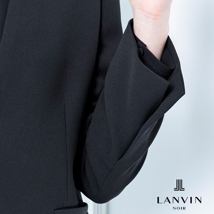 サテンアクセントを加えたロングジャケット 11号・ブラック｜東京