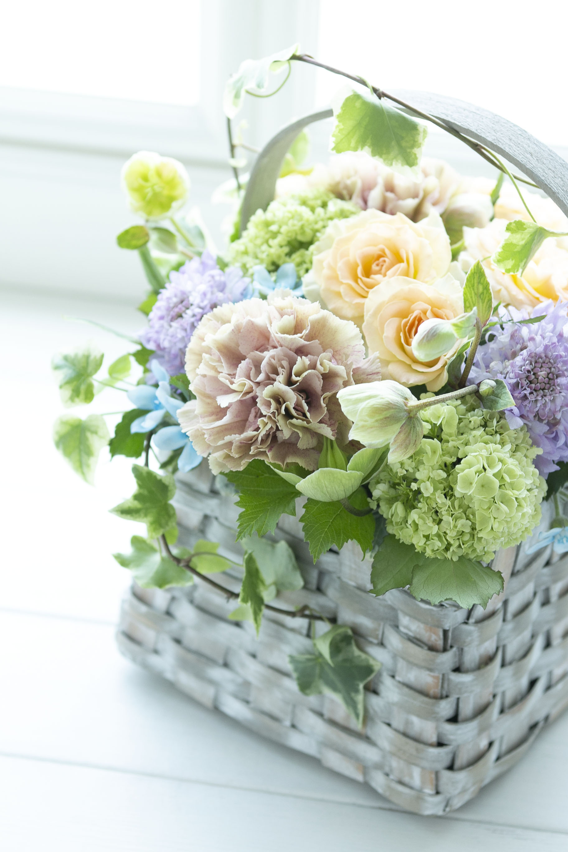 シャビーシックなバスケットアレンジ | アトリエFLORET-R