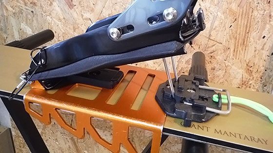 Voileボレー・スプリット、ヒールロックを付けるとクランポンが付