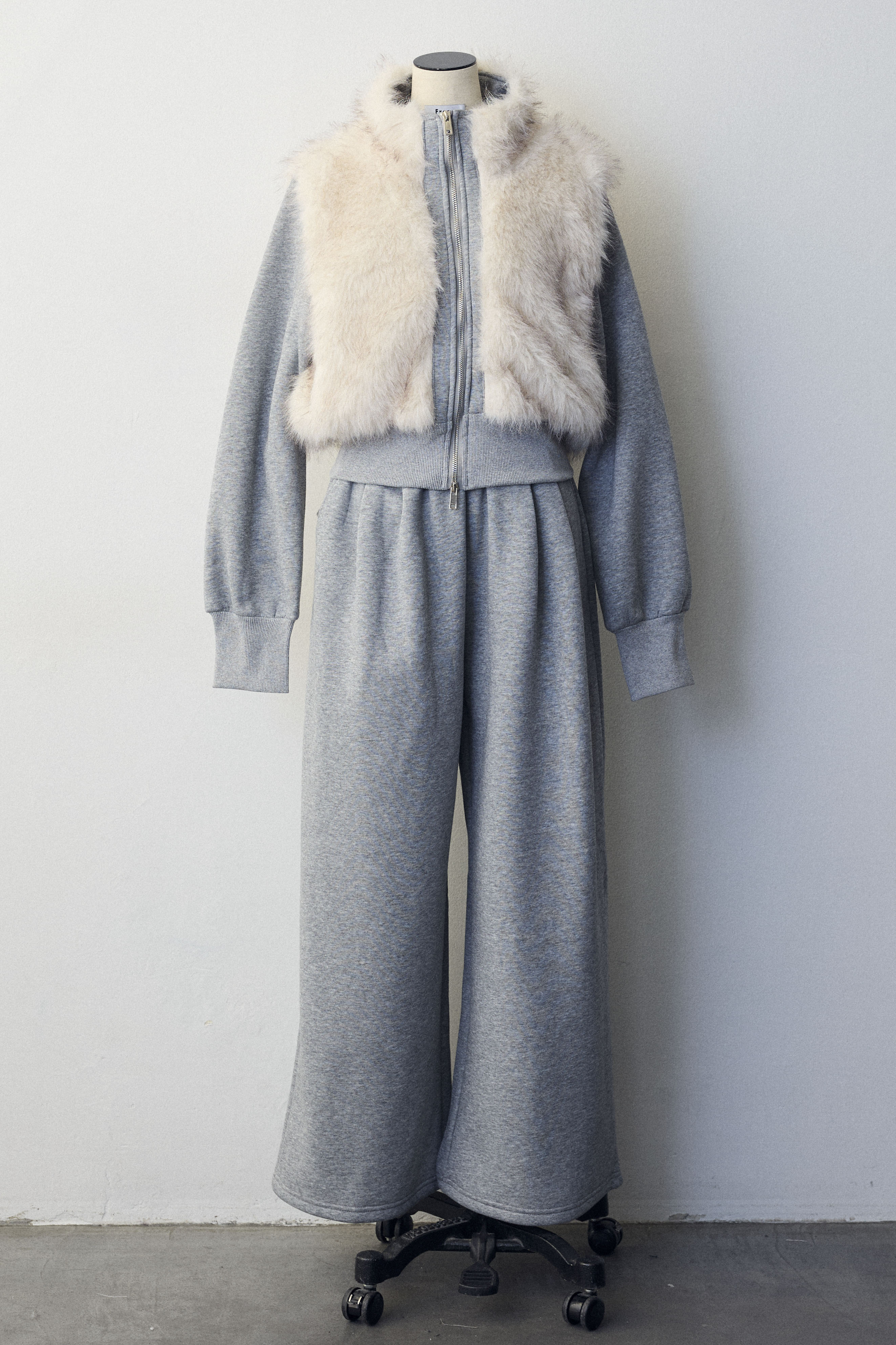 予約]ファードッキングスウェットセットアップ – Frene