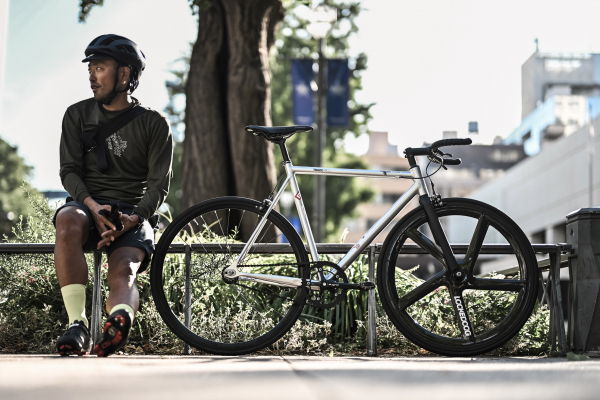 人気モデル2台に限定カラーの「Brushed Aluminum Pack」バージョン登場