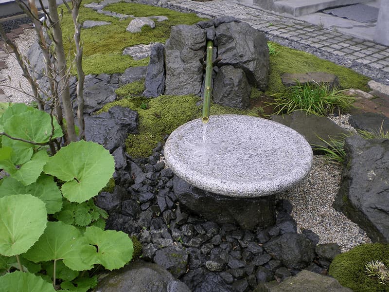 筧・水鉢・バードバス～庭のスタイルと素材」秋田県能代市・福岡造園