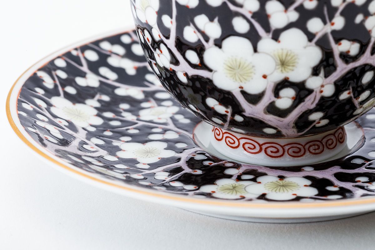梅外濃（黒） 反型デミタス碗皿 | 有田焼 深川製磁｜公式オンラインストア