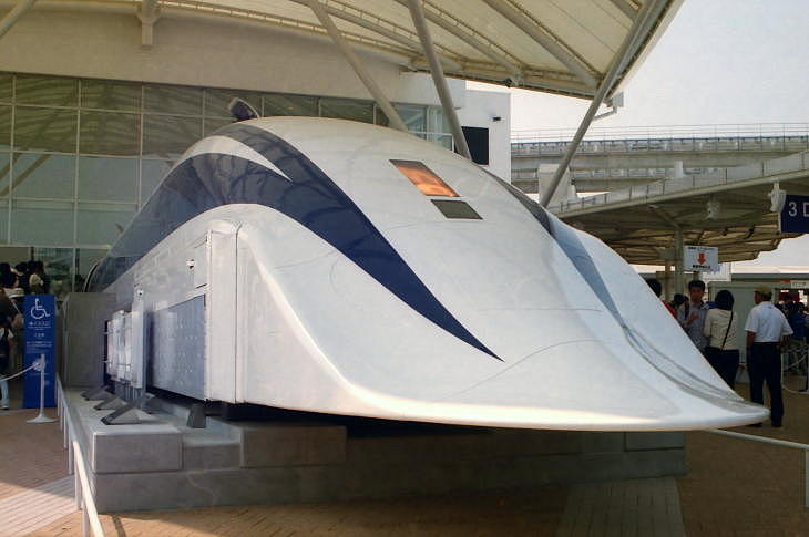 愛知万博でJR東海超電導リニア館に展示されたリニアモーターカー