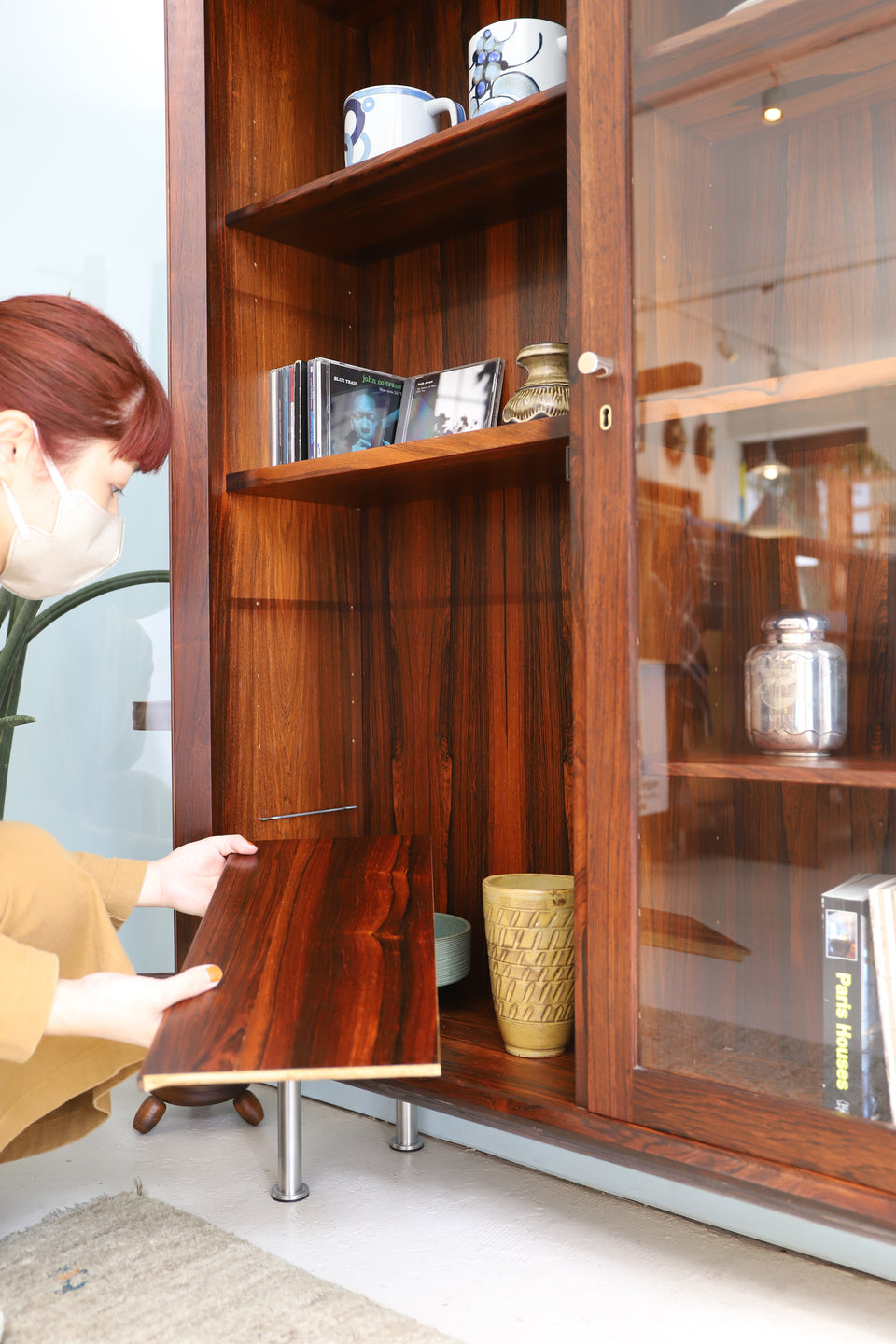 北欧ヴィンテージ ガラスキャビネット ローズウッド ディスプレイ 収納