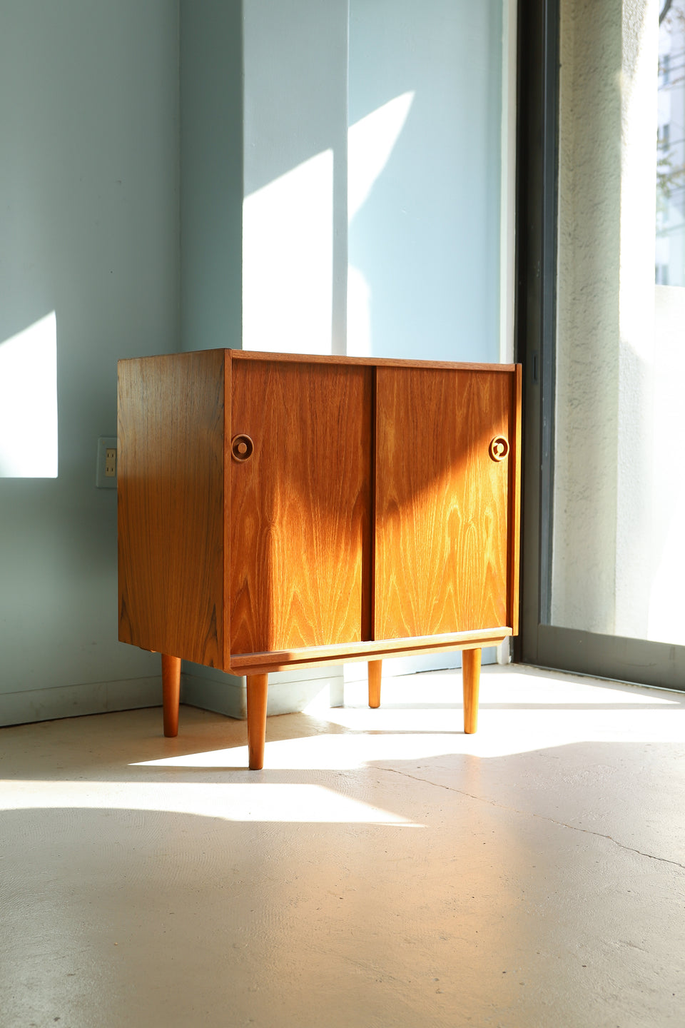 デンマークヴィンテージ キャビネット スモールサイドボード チーク材
