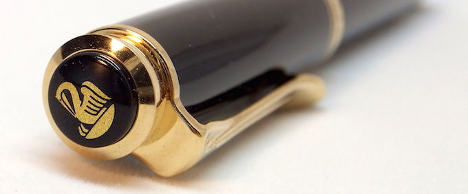 ペリカンの万年筆「スーベレーンM300」の1990年代モデル。天冠の2羽の