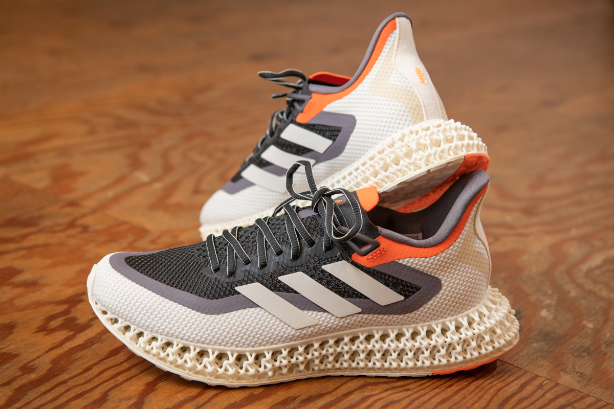 最新テクノロジーを搭載したランシュー「アディダス 4DFWD 2」で足元を