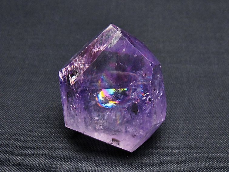 パワーストーン 天然石 虹入りアメジスト 原石[T436-2850]