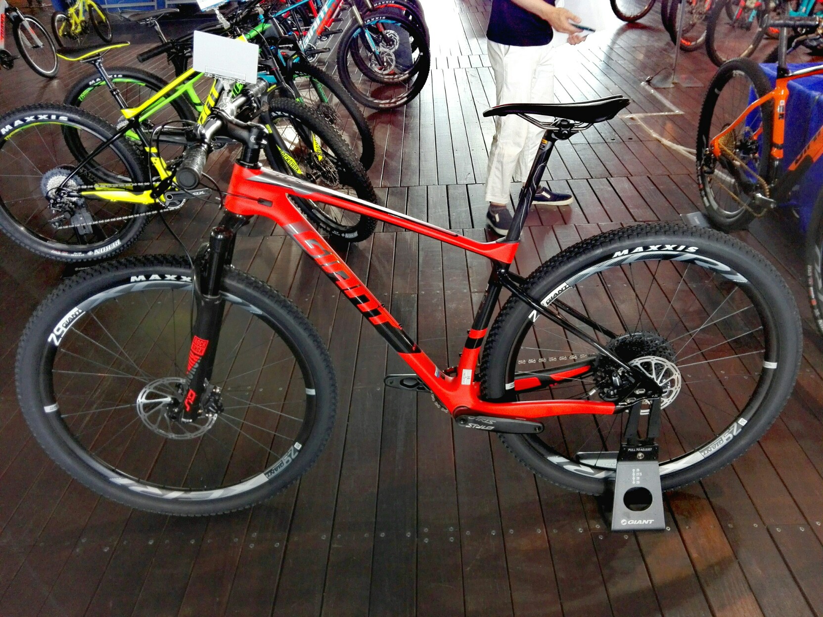 ジャイアントマウンテンバイク Mサイズ黒/赤