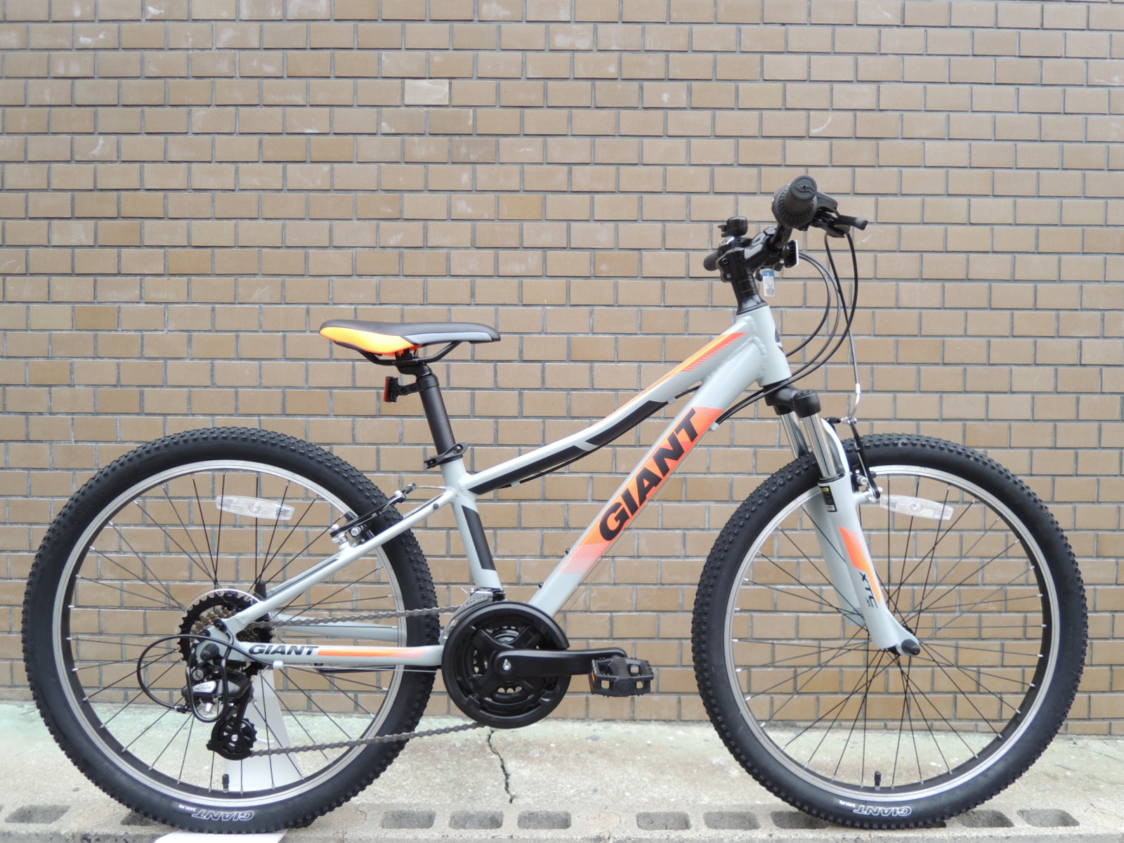 引取のみ GIANT ESCAPE JR 24インチ ブラック/ブルー 引取のみ GIANT