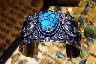 オーダーバングル デルバート・ゴードン作 《POWWOWナゲッツ