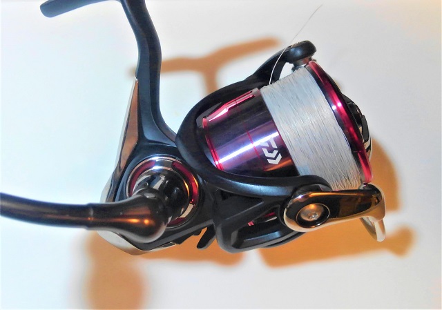 この赤黒リールは何だ？DAIWA FUEGO LT3000-CXH-OTを詳しくインプレ