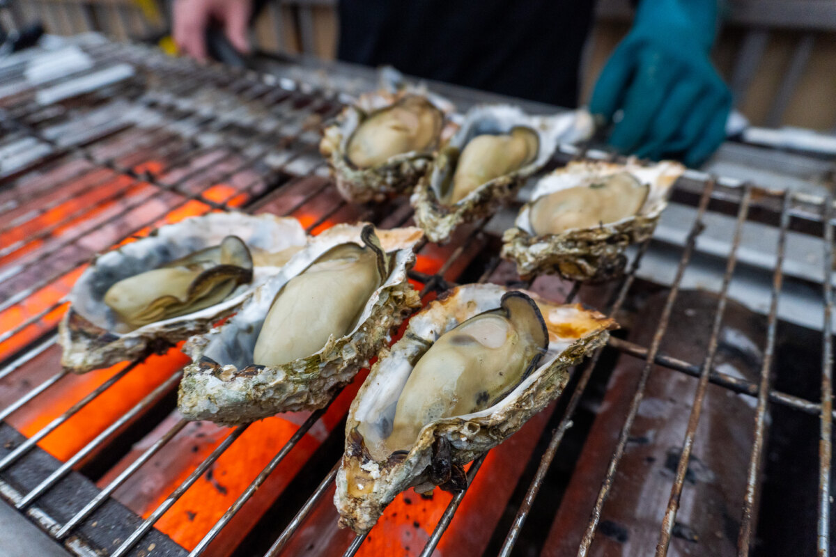 2026年】浜名湖の牡蠣小屋は冬の風物詩！絶品プリ丸をご賞味あれ｜湖西