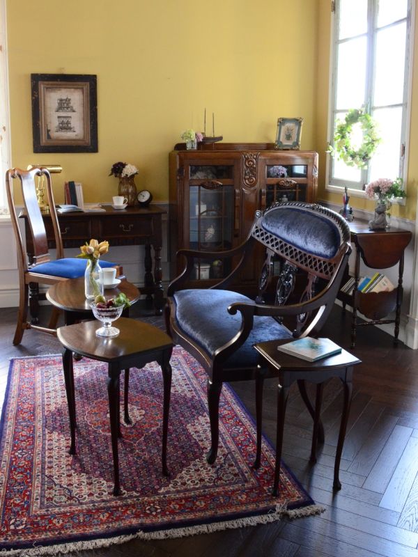 猫足が美しいネストテーブル、英国アンティークのマホガニーテーブル(q