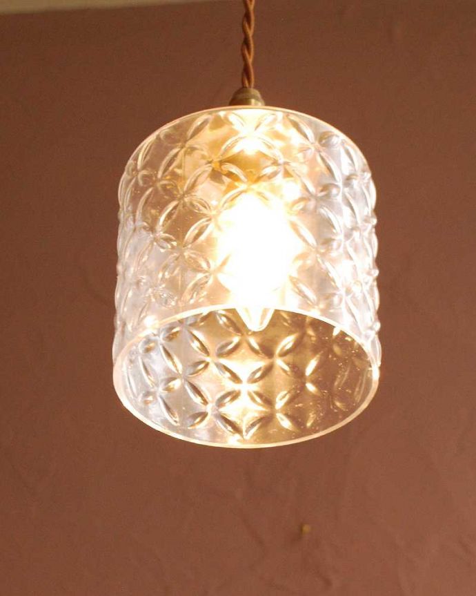 ガラスの凹凸がキラキラと輝くペンダントライト（フラワー）(コード