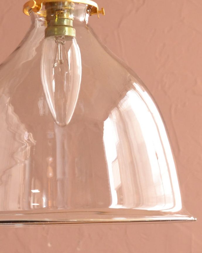 ベルのようなフォルムのガラスのペンダントライト(コード