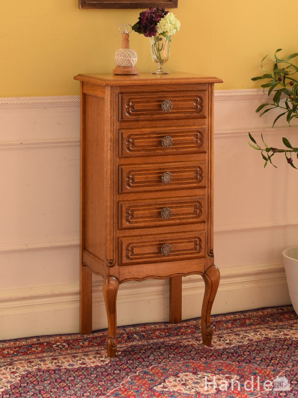 マホガニー材を使ったアンティーク英国輸入家具、鍵付きベッドサイド