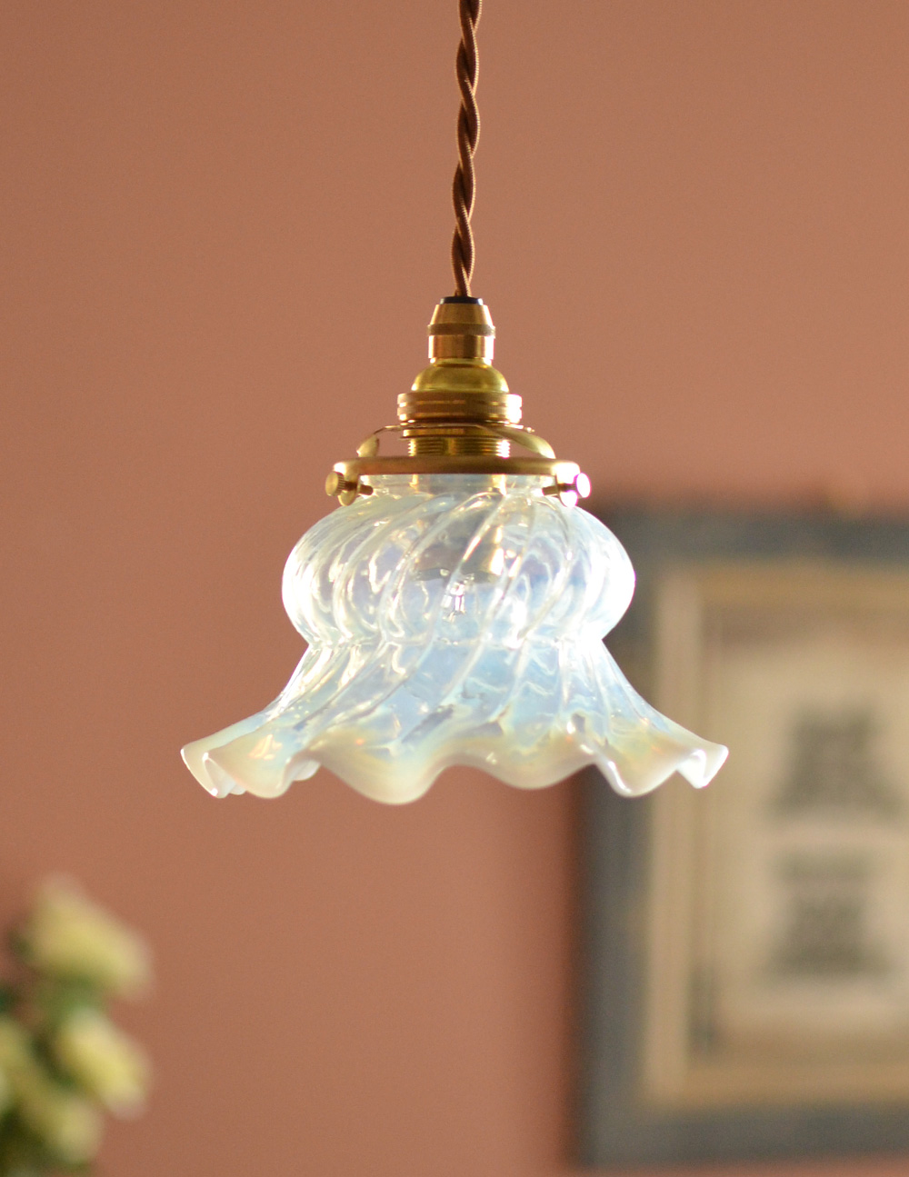 フリルが美しいオパールセント シェード ペンダントライト（器具セット