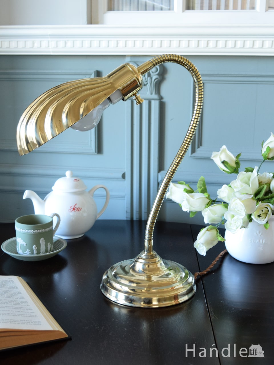 イタリアから届いたおしゃれなスタンドライト、キラッキラに輝く真鍮製