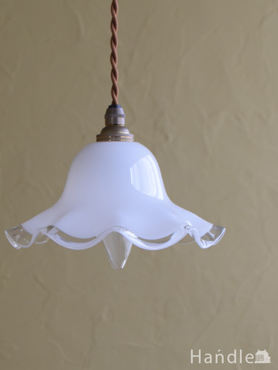 フレンチミルク色のガラスシェード、アンティークの白いペンダント