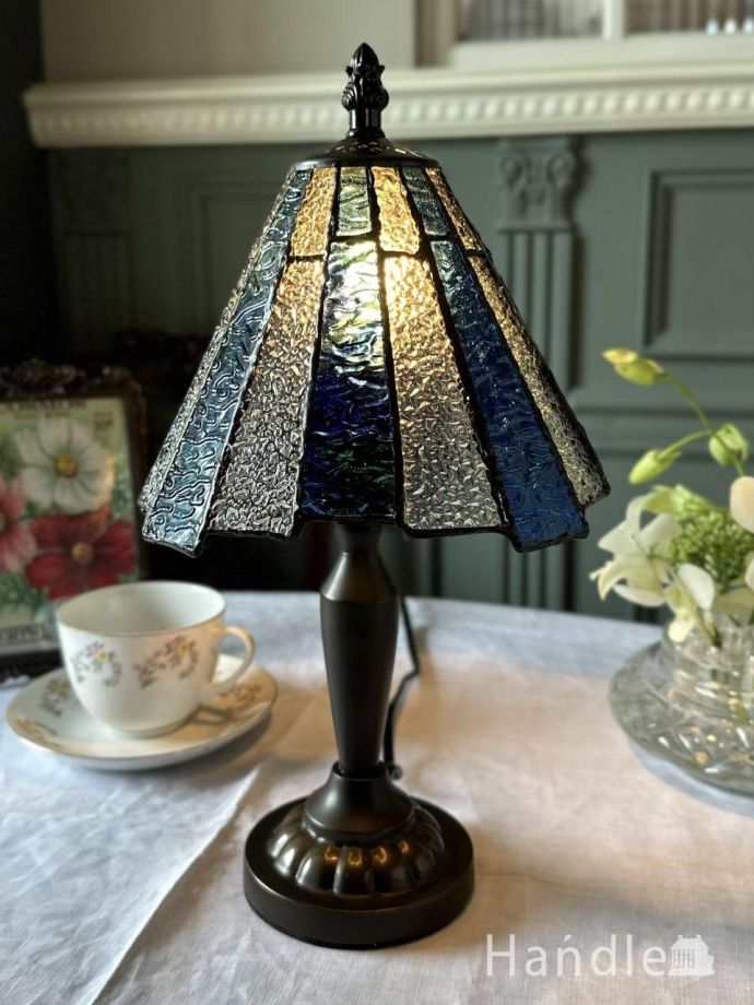 アールデコ調のステンドグラスのシェード、アンティーク調のおしゃれな