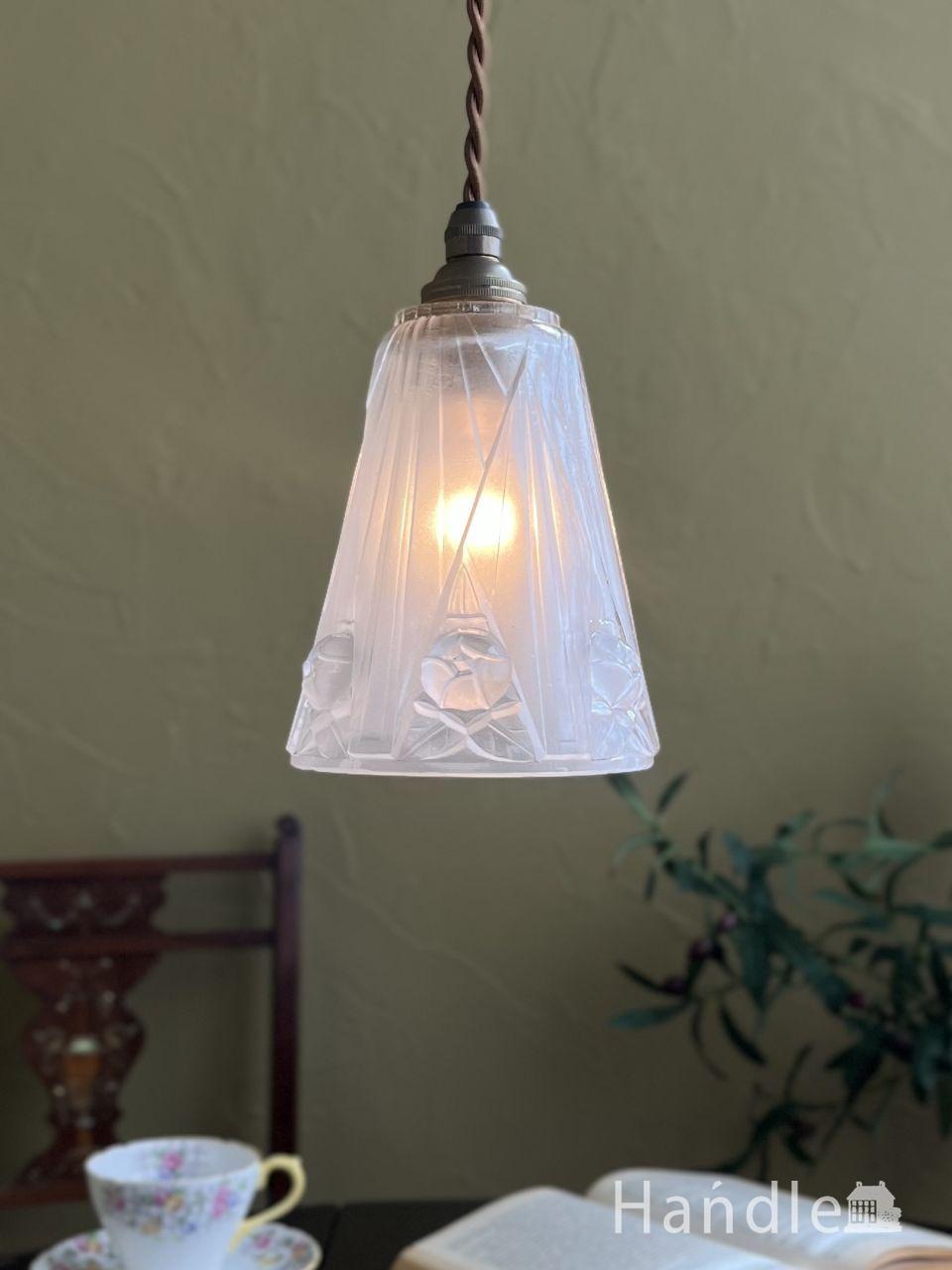 フランス便で到着 フリルが美しいオパールセント シェード ペンダント