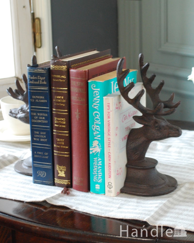 アンティーク調のインテリア雑貨、カッコいいアイアン製ブックエンド