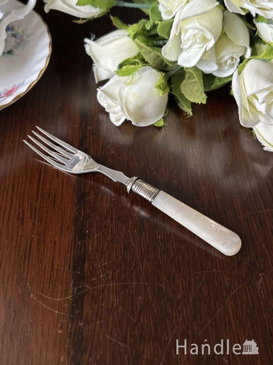 イギリスから届いたアンティークのカトラリー、マザーオブパールの