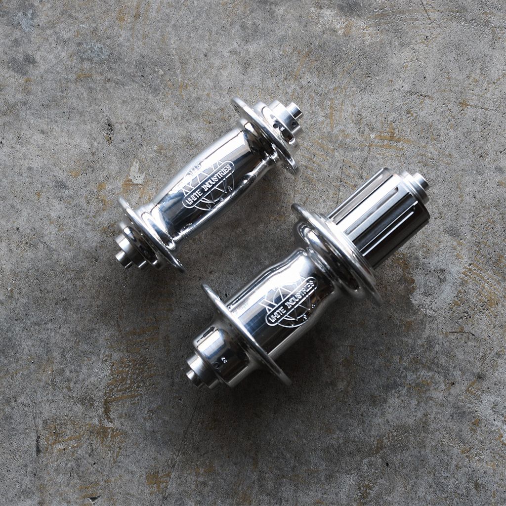 高い精度と造形美。ホワイトインダストリーズのMI5 Front hub - 自転車