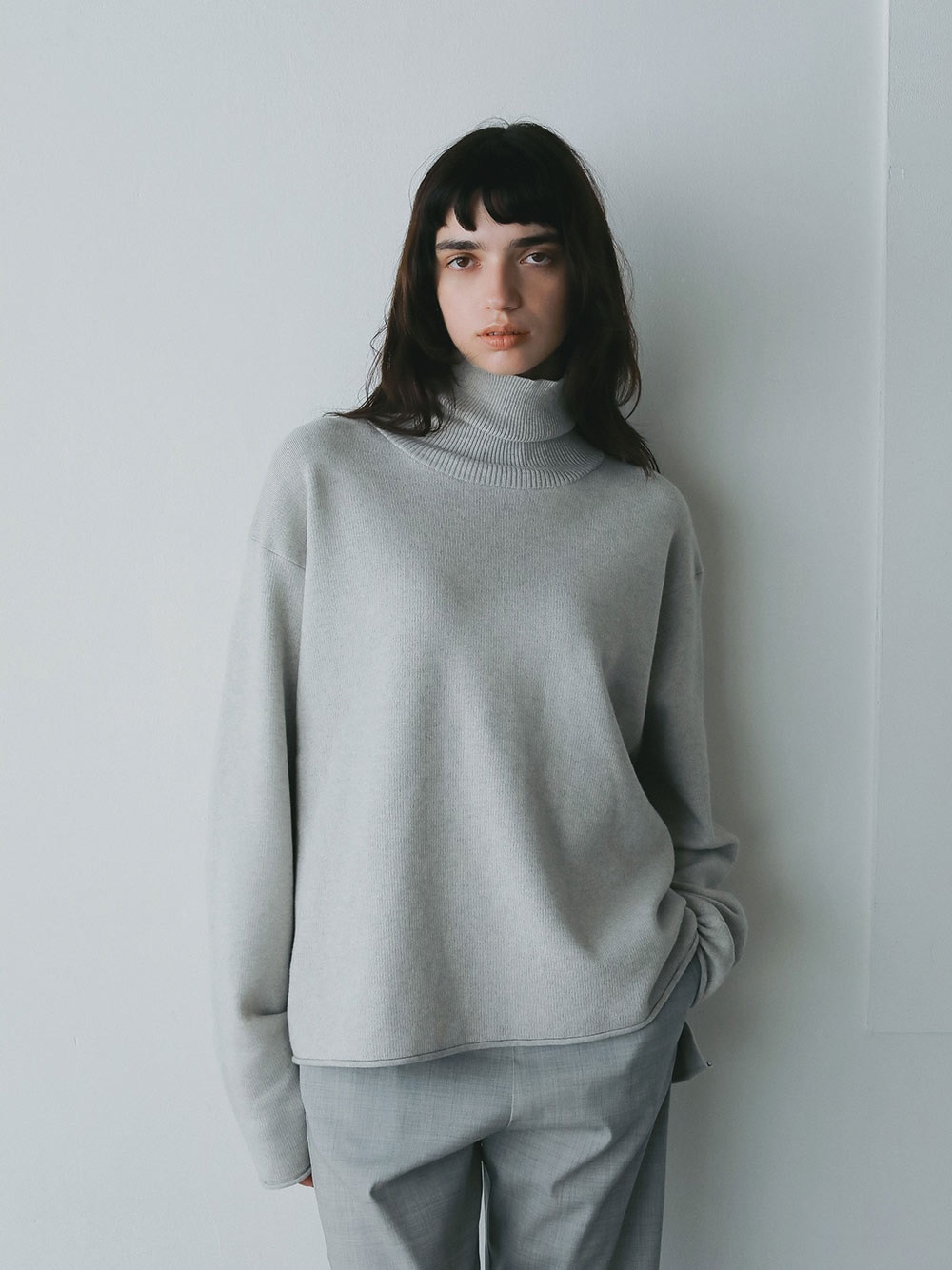 コットンカシミヤスタンドカラーニット | Knit | HER. Online Store