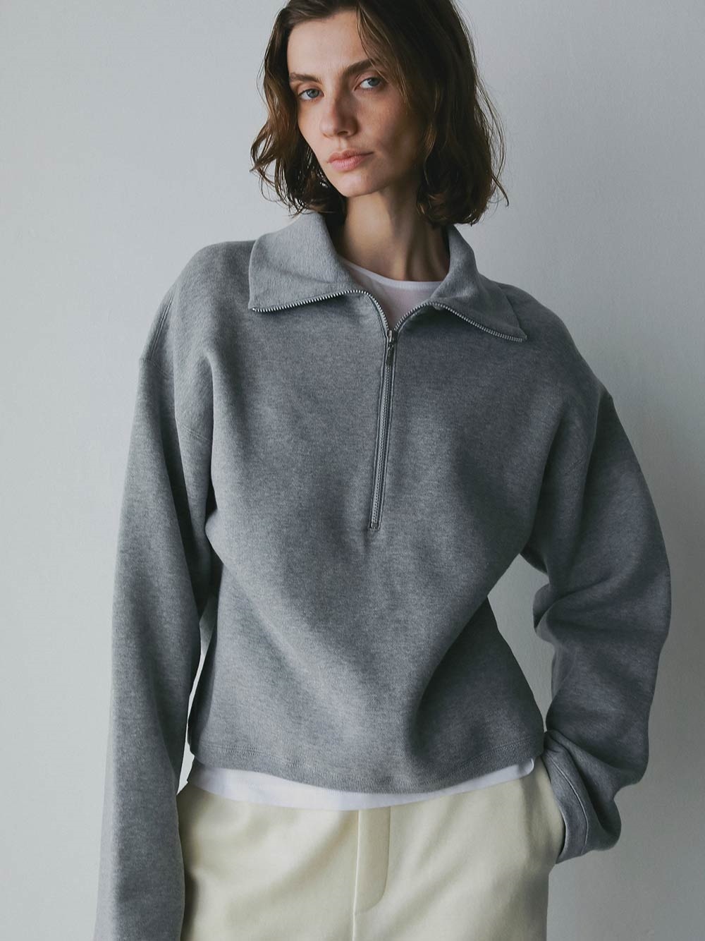 ビッグカラーハーフジッププルオーバー | Cut and sew | HER. Online Store