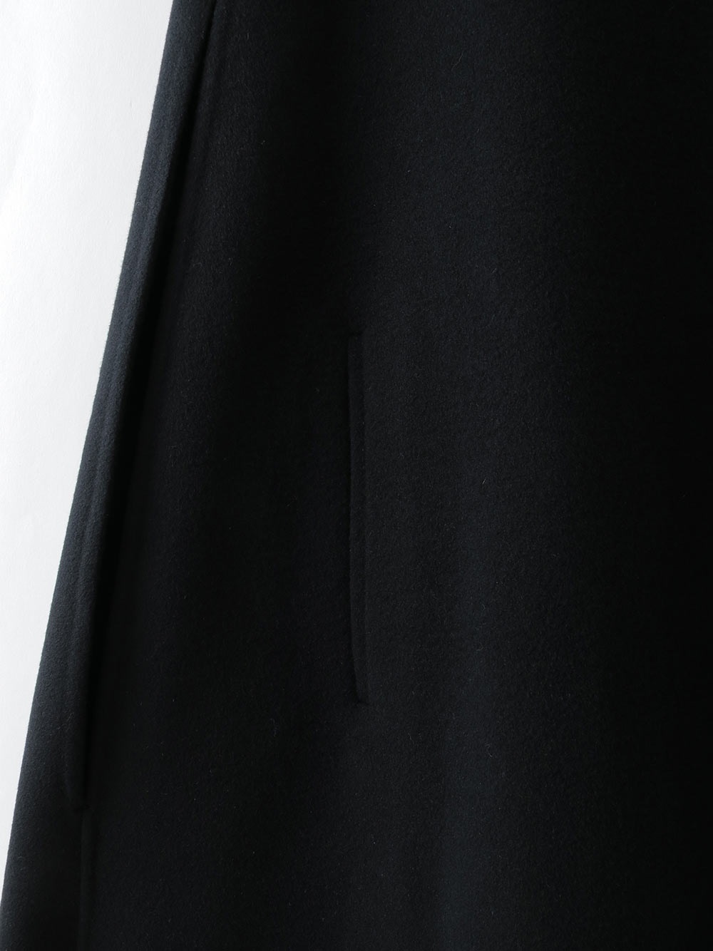 カシミヤブレンドロングケープ | Coat | HER. Online Store