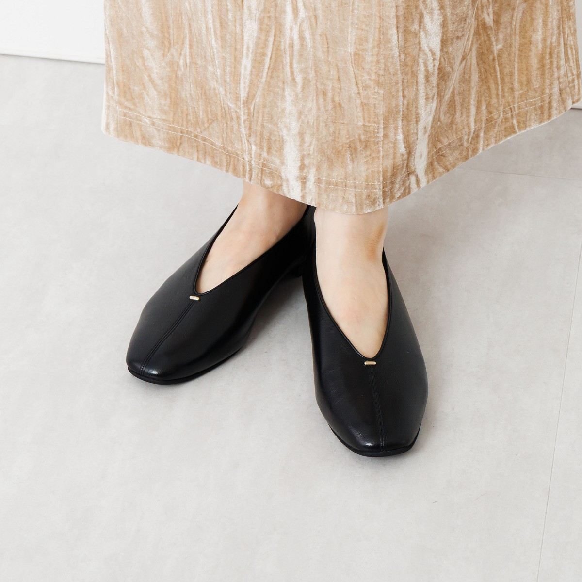 26SS新色追加】メタルポイントフラットパンプス/651326