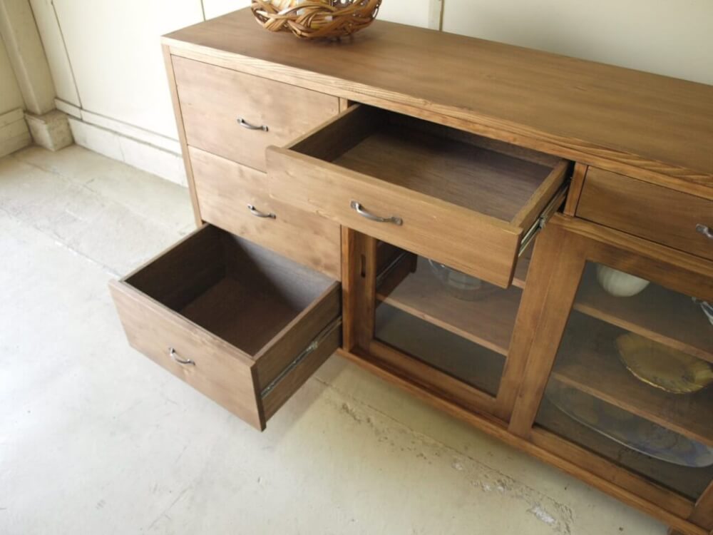 北欧レトロ モザイクガラス扉 木製サイドボード 飾り棚 食器棚 カップ