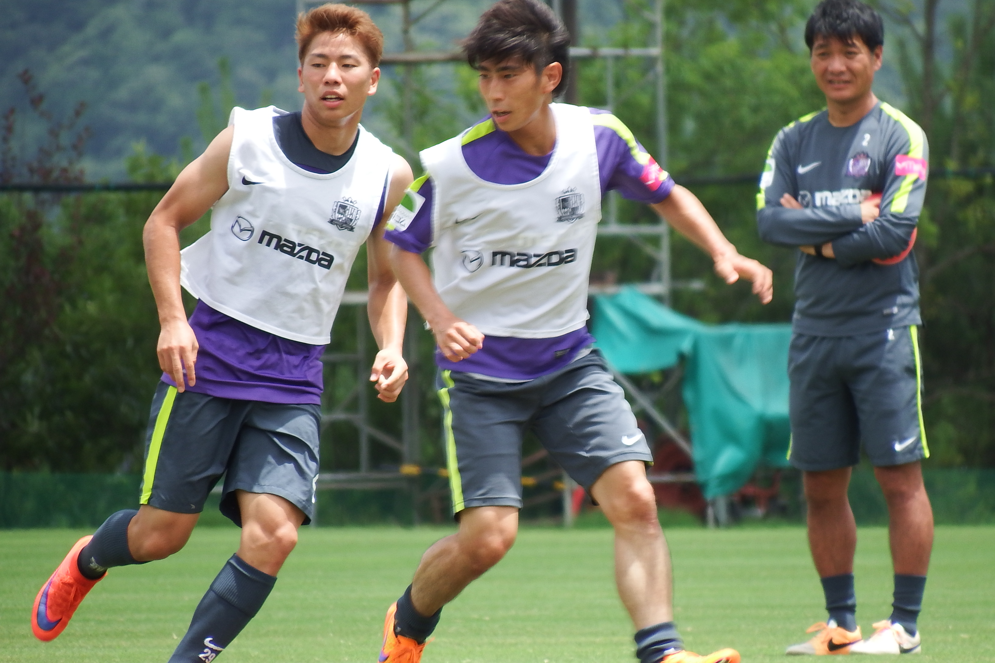 サンフレッチェ広島、2016シーズンスタッフ・選手発表、浅野が10番を