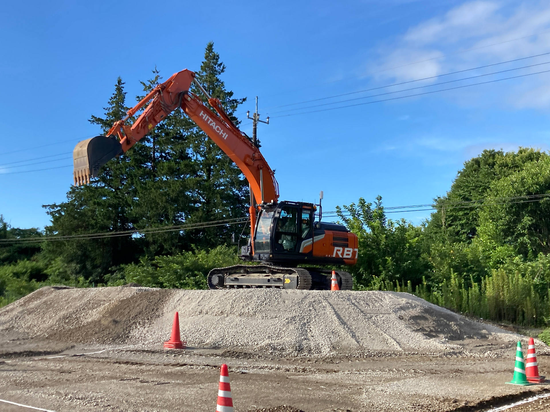 e建機®チャレンジ」に日立建機の油圧ショベルRBTシリーズZX200A-7が