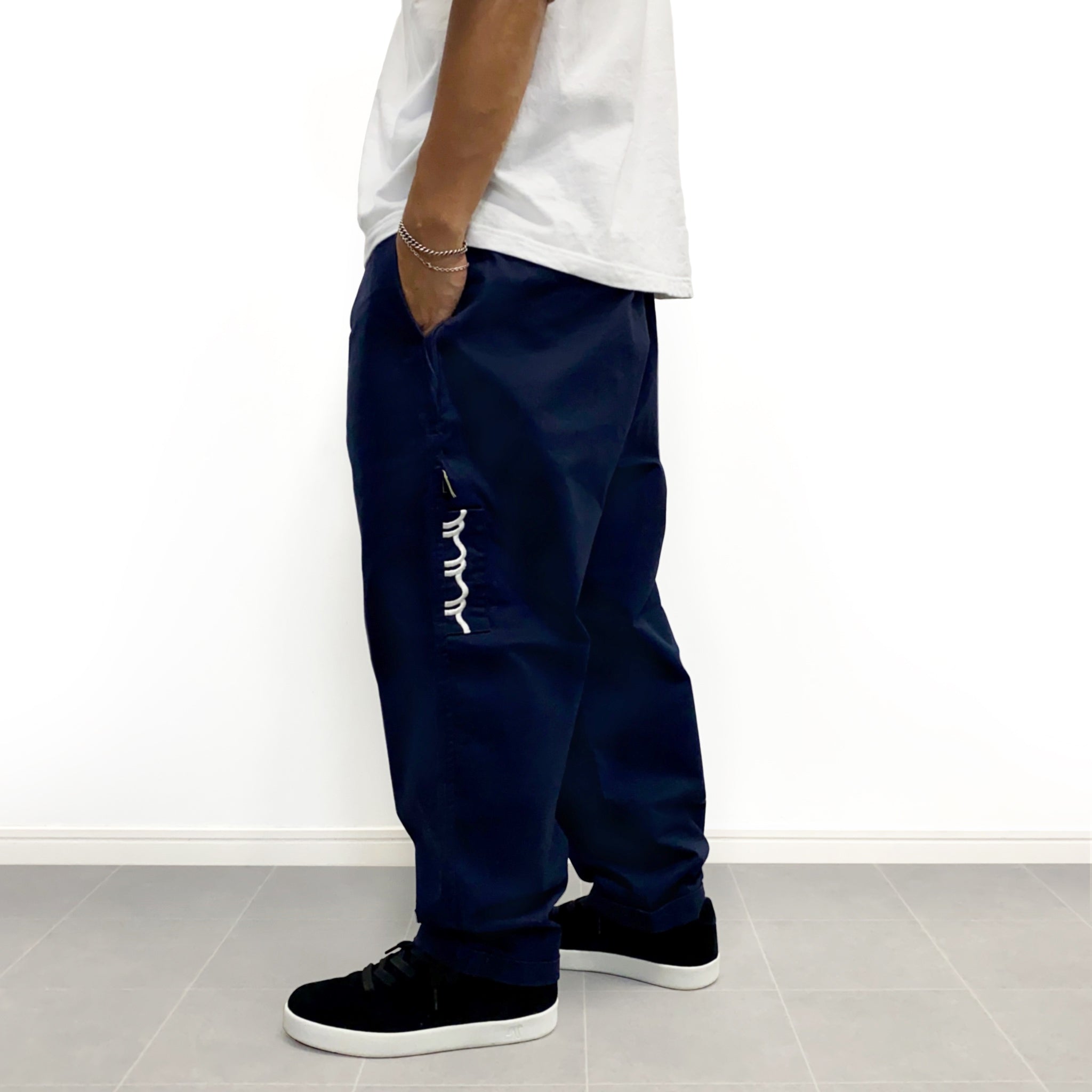 KAMI x BROCHURE 1P CHINO – HITOTZUKI CLUB