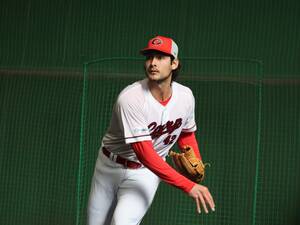 第78回センバツ高校野球大会の記念ボールとスタンド（駒大苫小牧） 第