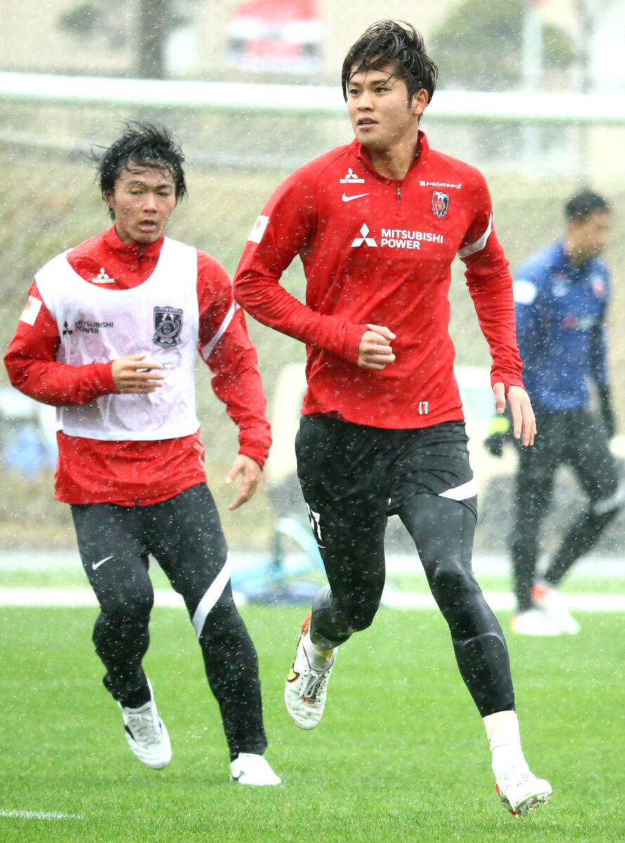 伊藤敦樹、浦和のレジェンド・宇賀神友弥から背番号3を継承して涙